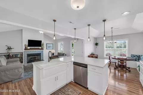 Kitchen - 92 Lewis Rd, Hampstead, NC 28443 photo 5 of 5