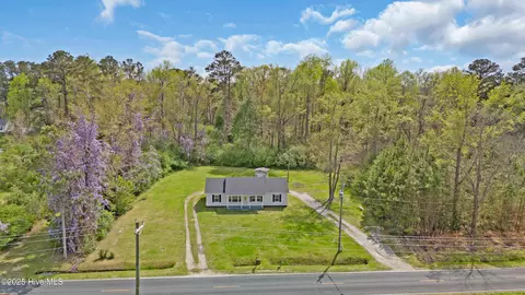 140 Chinchilla Dr, Bayboro, NC 28515