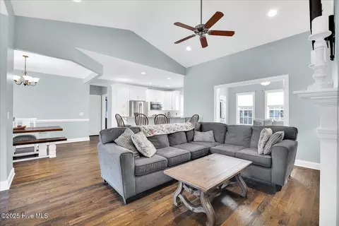 916 Sloop Point Loop Rd, Hampstead, NC 28443 photo 17