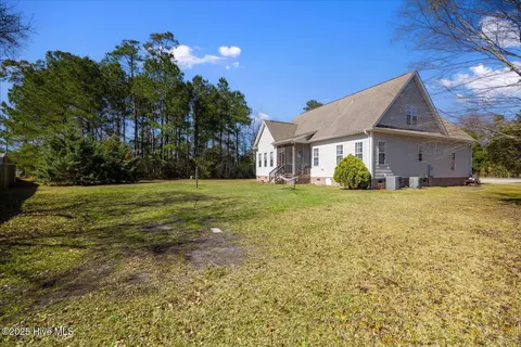 916 Sloop Point Loop Rd, Hampstead, NC 28443 photo 9