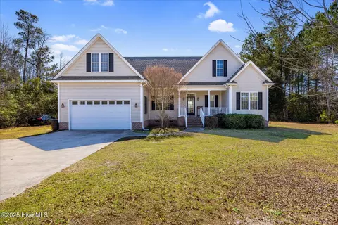 916 Sloop Point Loop Rd, Hampstead, NC 28443