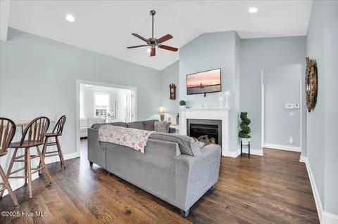916 Sloop Point Loop Rd, Hampstead, NC 28443 photo 14