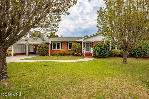 2605 W Forest Dr, Newport, NC 28570