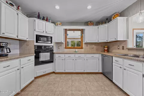 106 Bogey Ct, Hampstead, NC 28443 photo 16