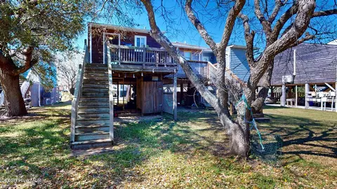 212 Sand Piper Dr, North Topsail Beach, NC 28460