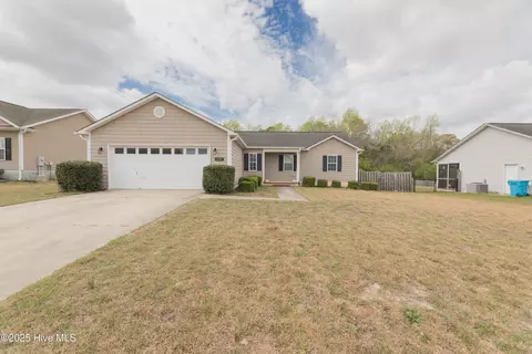 218 Bonanza Dr, Richlands, NC 28574