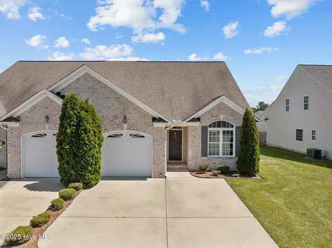 2305 Dovedale Dr #B, Greenville, NC 27834