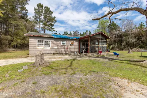 524 Luther Banks Rd, Richlands, NC 28574
