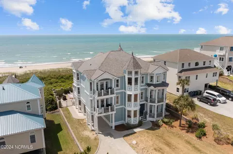 3107 Ocean Dr, Emerald Isle, NC 28594