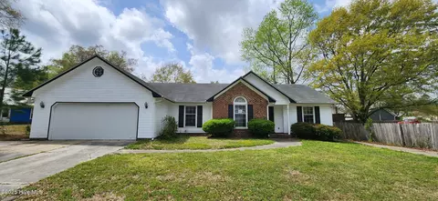 191 Raintree Cir, Jacksonville, NC 28540