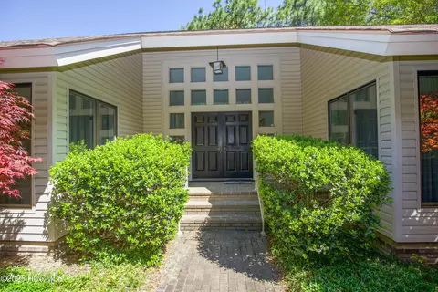 136 Lancashire Ln, West End, NC 27376