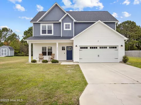 501 Perth Ct, Hubert, NC 28539