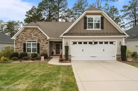 320 N Bracken Fern Ln, Southern Pines, NC 28387