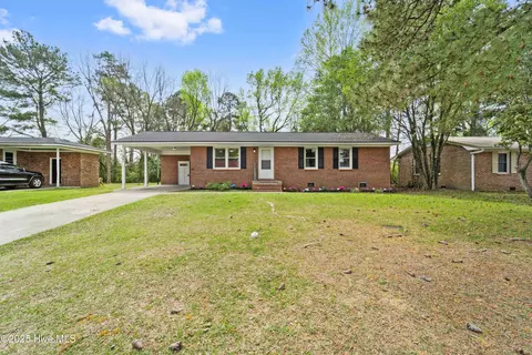 841 Pinewood Dr, Whiteville, NC 28472