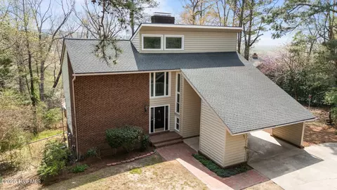 732 Azalea Dr, Vass, NC 28394
