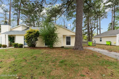 124 Twin Wood Dr, Havelock, NC 28532