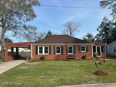 824 Chattawka Ln, New Bern, NC 28560