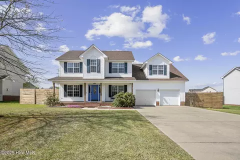 186 Lenoir Dr, Spring Lake, NC 28390