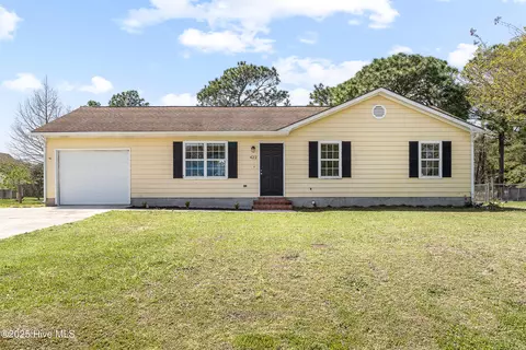 422 Oregon Trl, Hubert, NC 28539