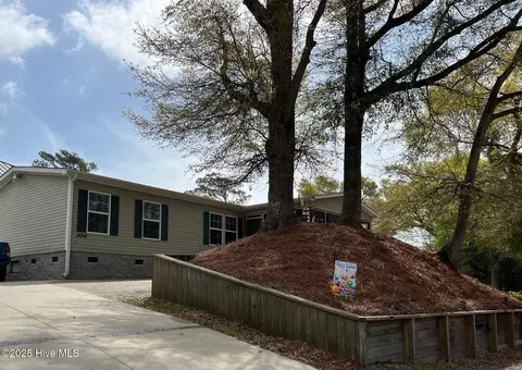 300 Parkins Dr, Emerald Isle, NC 28594