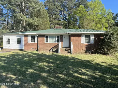 104 Nc 903, Greenville, NC 27834