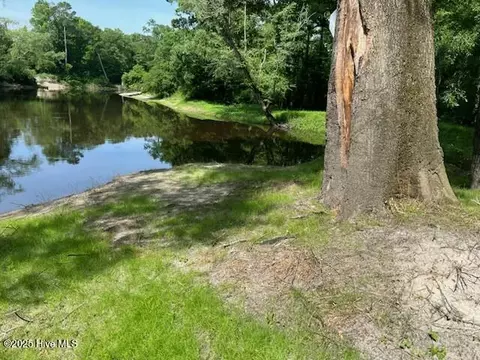 1964 Quiet Waters Dr, Chinquapin, NC 28521
