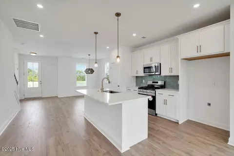 Kitchen - 5305 Moonshell Loop, Wilmington, NC 28412 photo 3 of 3