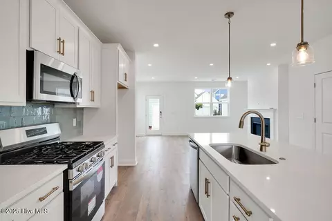 Kitchen - 5305 Moonshell Loop, Wilmington, NC 28412 photo 2 of 3
