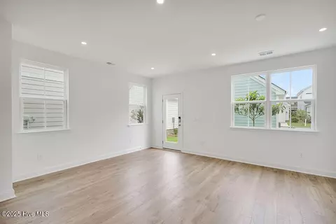 Living - 5305 Moonshell Loop, Wilmington, NC 28412 photo 2 of 3