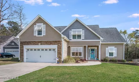 310 Oak Ridge Ct, Swansboro, NC 28584