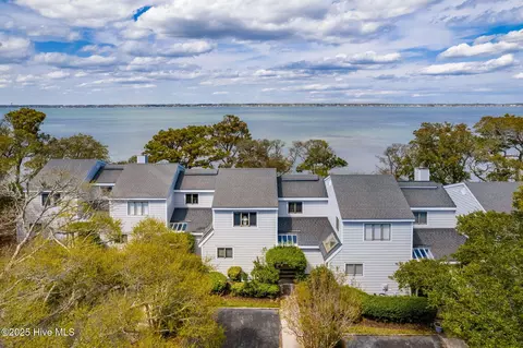 570 Coral Dr #R3, Pine Knoll Shores, NC 28512
