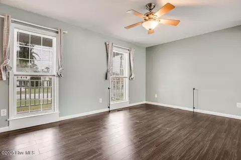 Living - 229 E Ivybridge Dr # -1, Hubert, NC 28539 photo 2 of 11