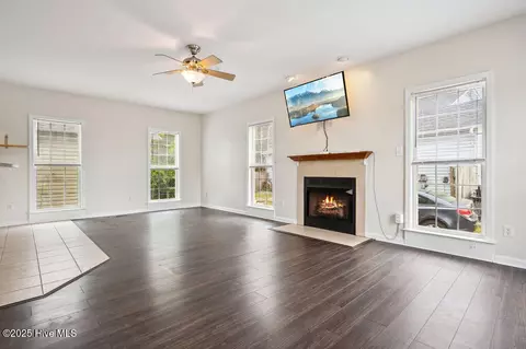 Living - 229 E Ivybridge Dr # -1, Hubert, NC 28539 photo 8 of 11