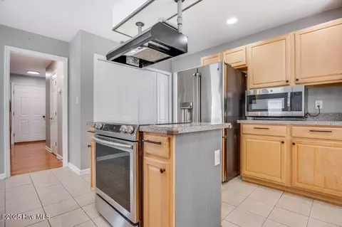 Kitchen - 229 E Ivybridge Dr # -1, Hubert, NC 28539 photo 3 of 9