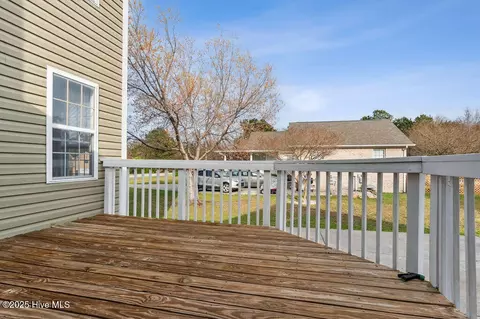 Exterior - 229 E Ivybridge Dr # -1, Hubert, NC 28539 photo 3 of 6