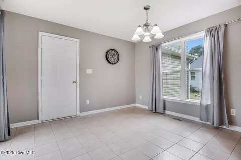 Dining - 229 E Ivybridge Dr # -1, Hubert, NC 28539 photo 4 of 4