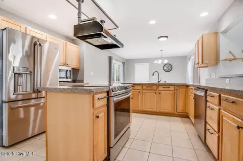 Kitchen - 229 E Ivybridge Dr # -1, Hubert, NC 28539 photo 2 of 9