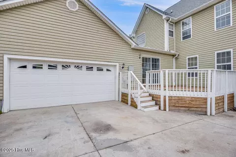 Exterior - 229 E Ivybridge Dr # -1, Hubert, NC 28539 photo 4 of 6
