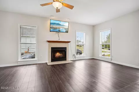 Living - 229 E Ivybridge Dr # -1, Hubert, NC 28539 photo 7 of 11