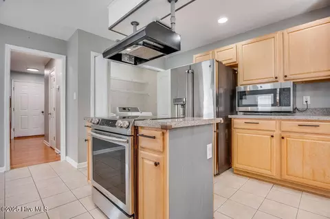 Kitchen - 229 E Ivybridge Dr # -1, Hubert, NC 28539 photo 4 of 9