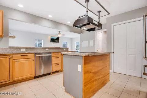 Kitchen - 229 E Ivybridge Dr # -1, Hubert, NC 28539 photo 5 of 9