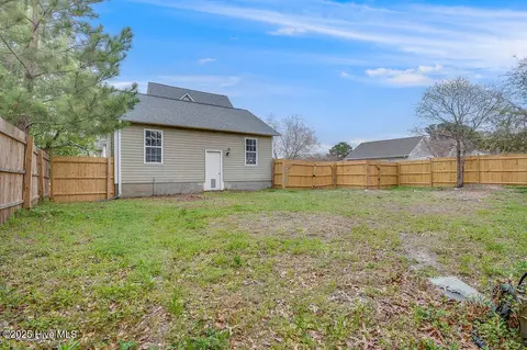Exterior - 229 E Ivybridge Dr # -1, Hubert, NC 28539 photo 5 of 6