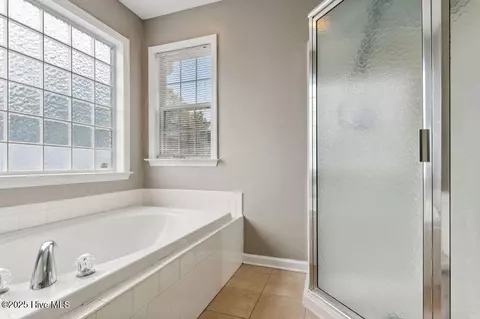 Bath - 229 E Ivybridge Dr # -1, Hubert, NC 28539 photo 3 of 4