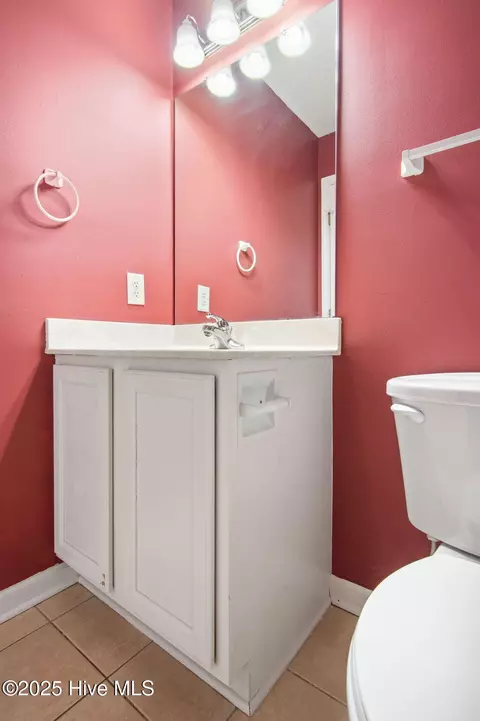Bath - 229 E Ivybridge Dr # -1, Hubert, NC 28539 photo 1 of 4