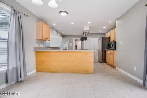 Kitchen - 229 E Ivybridge Dr # -1, Hubert, NC 28539 photo 7 of 9