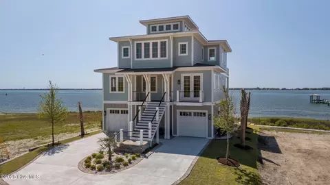 4737 S S Shore Dr, Morehead City, NC 28557