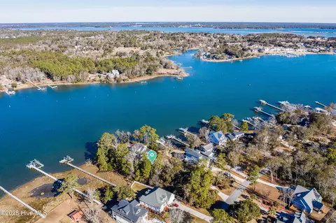 819 Chadwick Shores Dr, Sneads Ferry, NC 28460