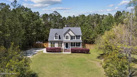 103 Chuckanut Dr, Hampstead, NC 28443