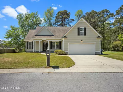 1914 Widgeon Dr, Morehead City, NC 28557
