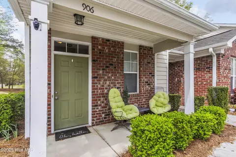 906 Downey Branch Ln, Wilmington, NC 28403